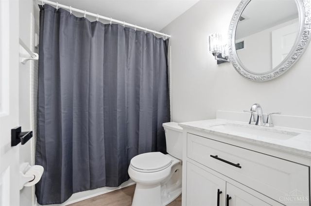 9750 Bunker Hill Lane, Montgomery, OH 45242