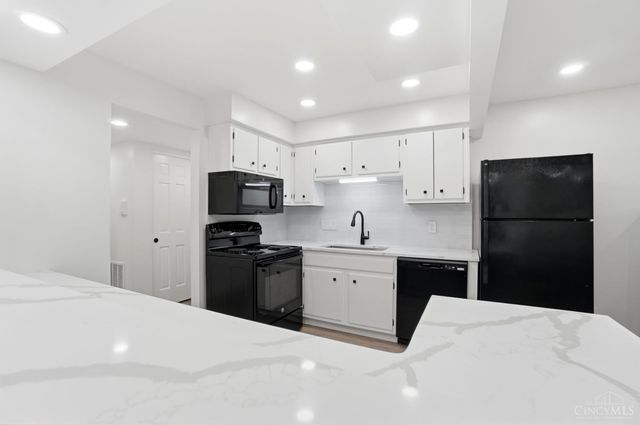 9750 Bunker Hill Lane, Montgomery, OH 45242