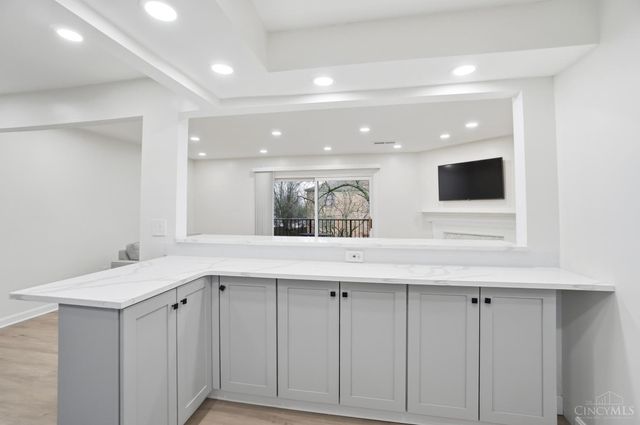 9750 Bunker Hill Lane, Montgomery, OH 45242