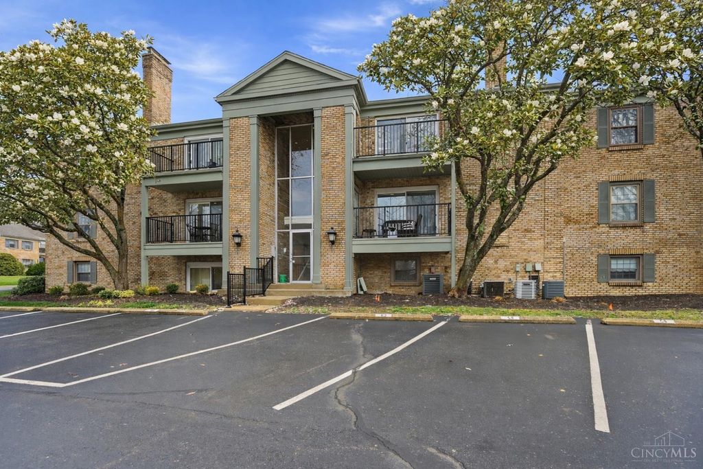 9750 Bunker Hill Lane, Montgomery, OH 45242