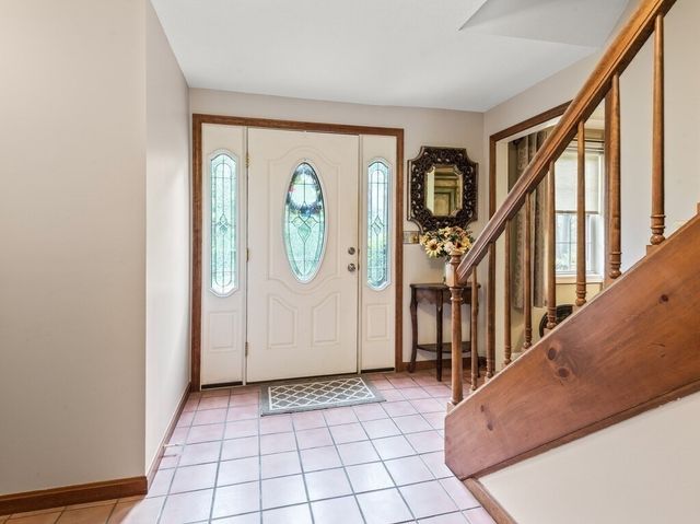 3 Oakwood Dr, Webster, MA 01570