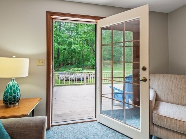 3 Oakwood Dr, Webster, MA 01570
