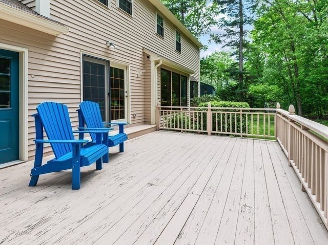 3 Oakwood Dr, Webster, MA 01570