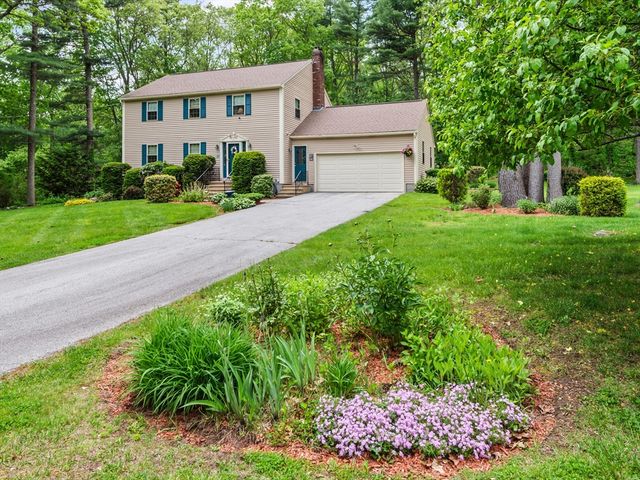 3 Oakwood Dr, Webster, MA 01570