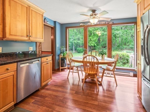 3 Oakwood Dr, Webster, MA 01570