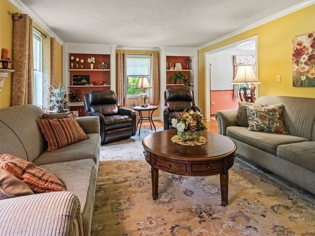 3 Oakwood Dr, Webster, MA 01570