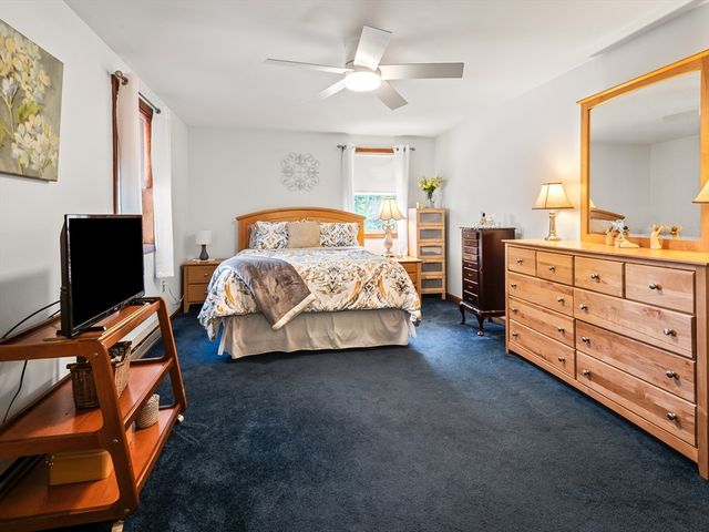 3 Oakwood Dr, Webster, MA 01570