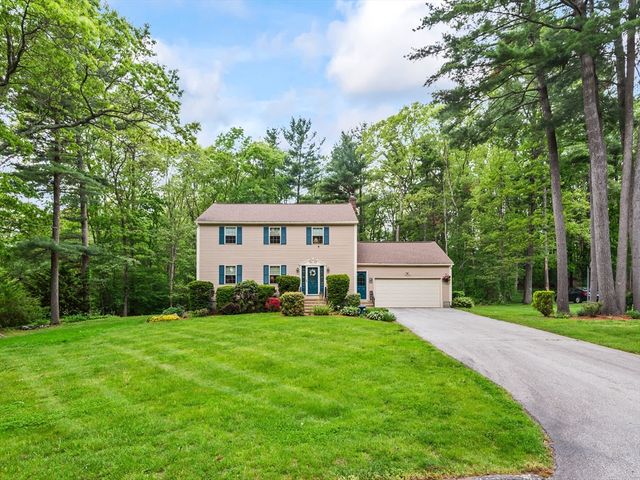 3 Oakwood Dr, Webster, MA 01570