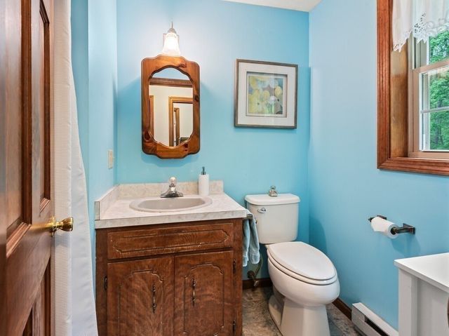 3 Oakwood Dr, Webster, MA 01570