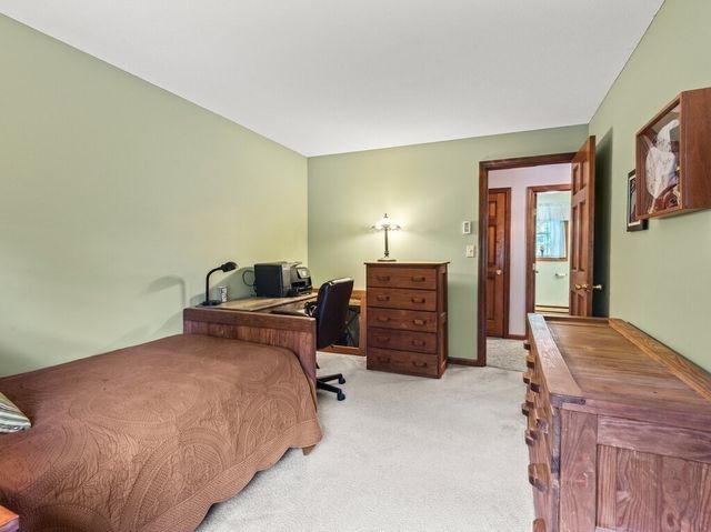 3 Oakwood Dr, Webster, MA 01570