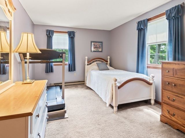 3 Oakwood Dr, Webster, MA 01570