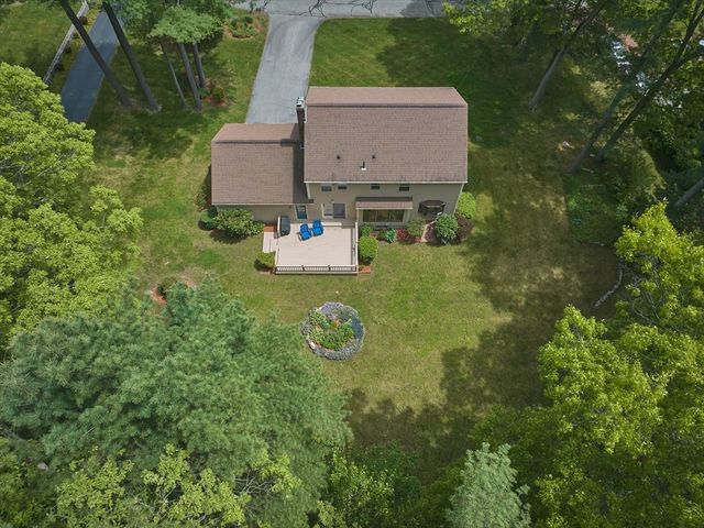 3 Oakwood Dr, Webster, MA 01570
