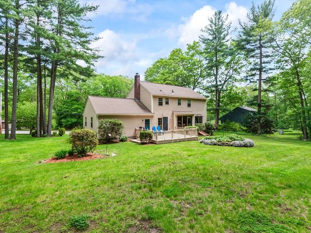 3 Oakwood Dr, Webster, MA 01570