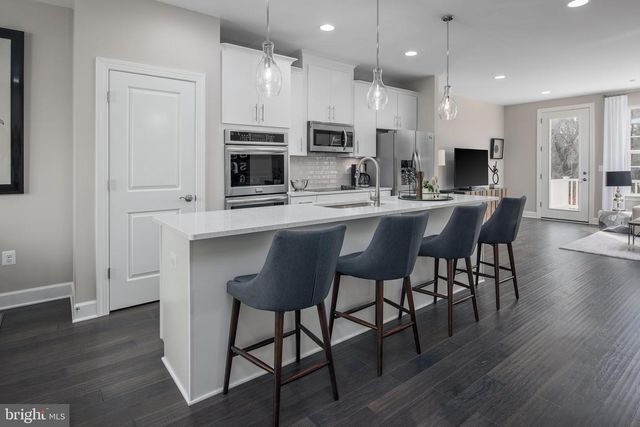 8850 QUEENSFERRY RD, Manassas, VA 20112