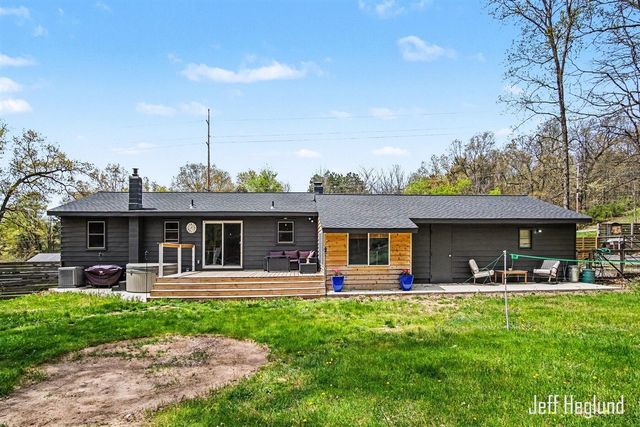 325 Alden Nash Avenue, Lowell, MI 49331