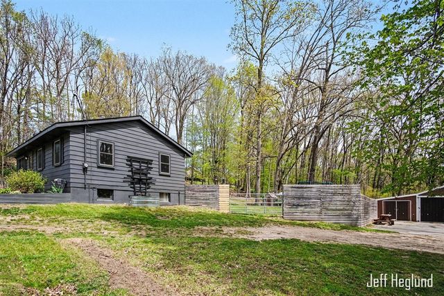 325 Alden Nash Avenue, Lowell, MI 49331