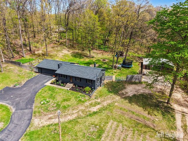 325 Alden Nash Avenue, Lowell, MI 49331