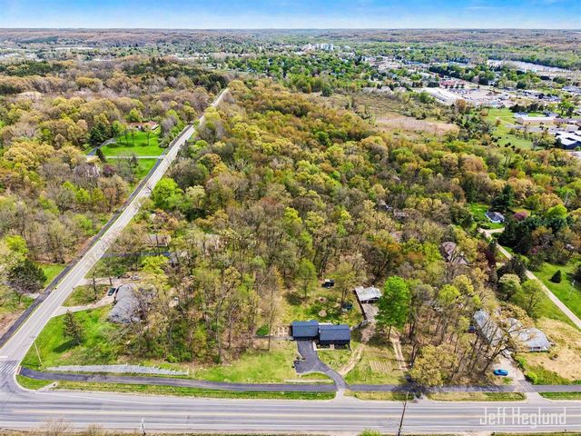 325 Alden Nash Avenue, Lowell, MI 49331