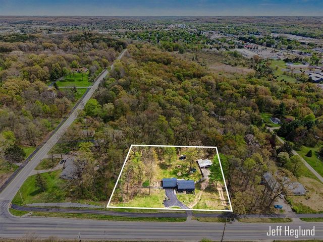 325 Alden Nash Avenue, Lowell, MI 49331