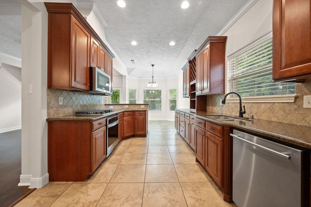 1743 Hill Top Lane, Kingwood, TX 77339