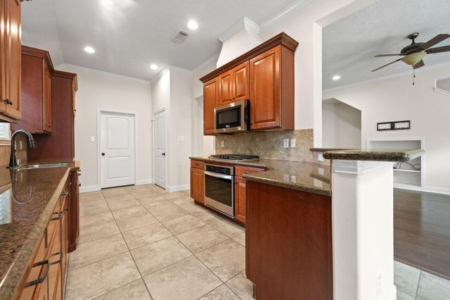 1743 Hill Top Lane, Kingwood, TX 77339