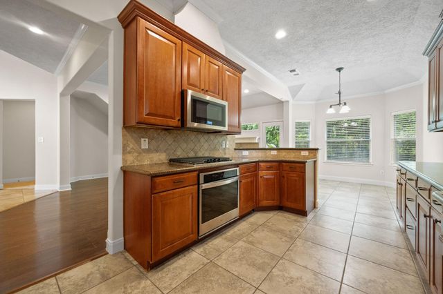 1743 Hill Top Lane, Kingwood, TX 77339