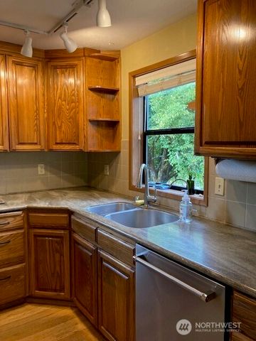 1825 Lenox Court NW, Olympia, WA 98502