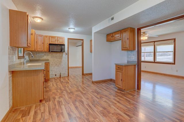 507 N College St, Winfield, KS 67156