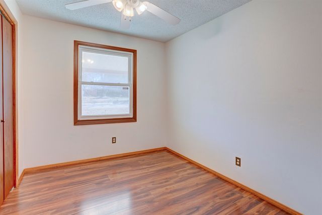 507 N College St, Winfield, KS 67156