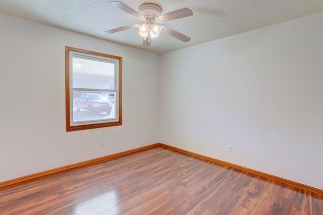 507 N College St, Winfield, KS 67156