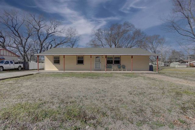 507 N College St, Winfield, KS 67156