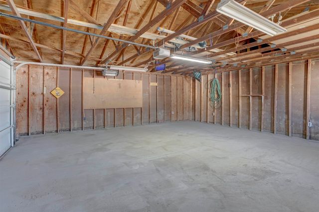 507 N College St, Winfield, KS 67156