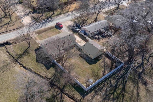 507 N College St, Winfield, KS 67156