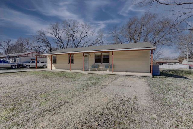 507 N College St, Winfield, KS 67156