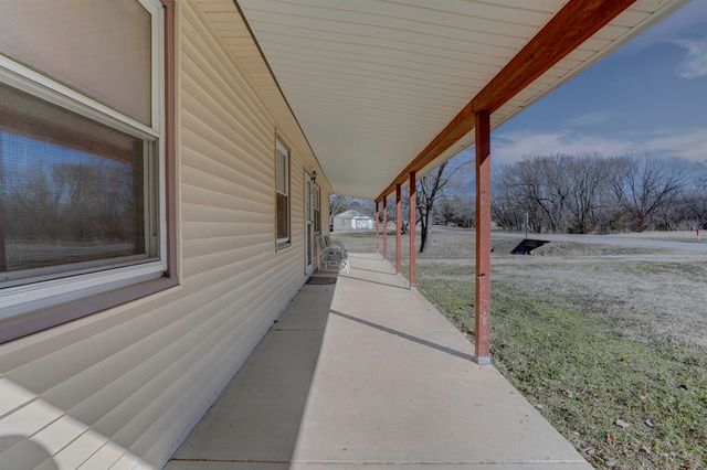 507 N College St, Winfield, KS 67156