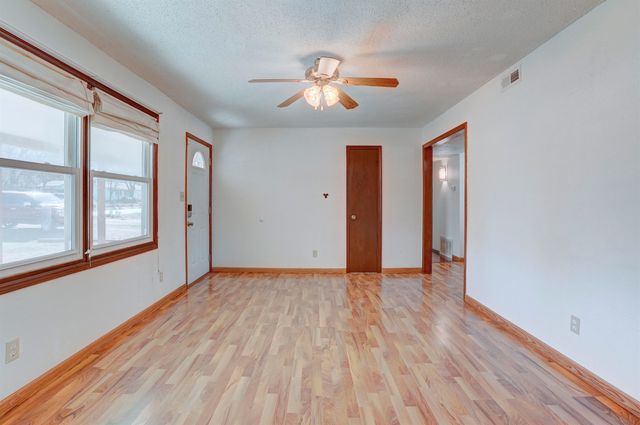 507 N College St, Winfield, KS 67156