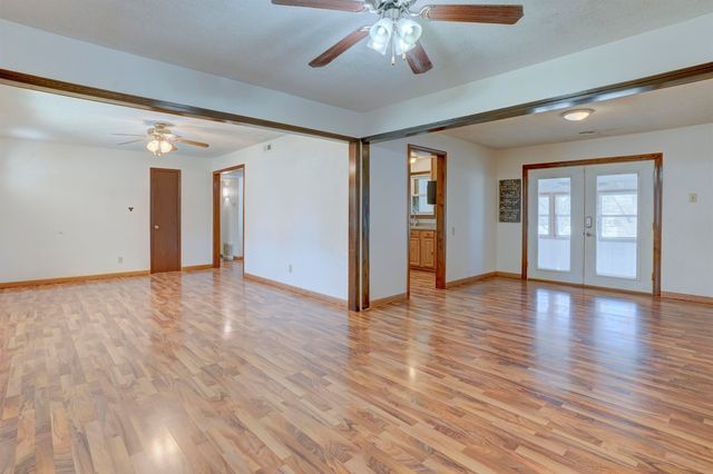 507 N College St, Winfield, KS 67156