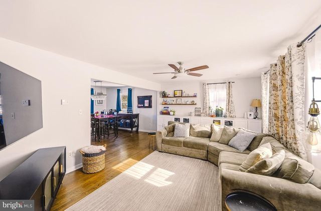 955 LITTLE LEHIGH DR, Emmaus, PA 18049