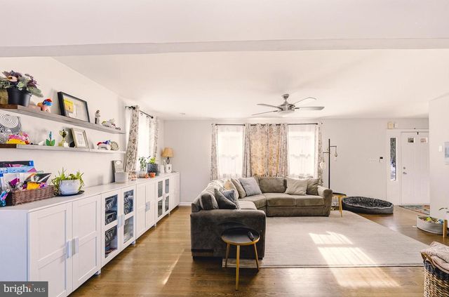 955 LITTLE LEHIGH DR, Emmaus, PA 18049