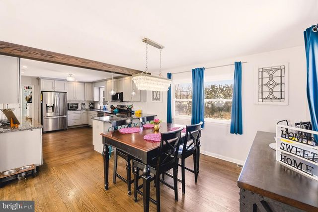 955 LITTLE LEHIGH DR, Emmaus, PA 18049