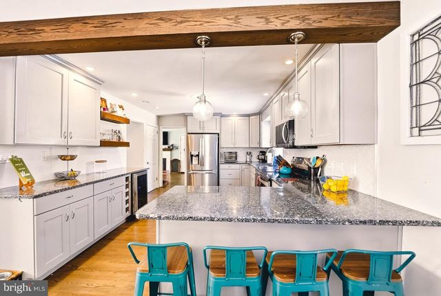 955 LITTLE LEHIGH DR, Emmaus, PA 18049