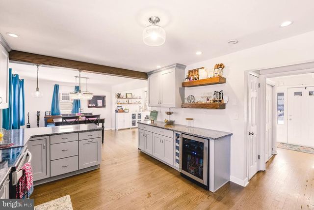 955 LITTLE LEHIGH DR, Emmaus, PA 18049