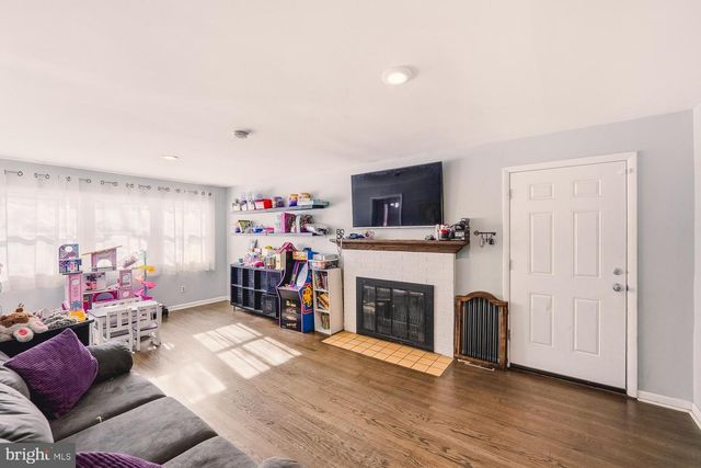 955 LITTLE LEHIGH DR, Emmaus, PA 18049