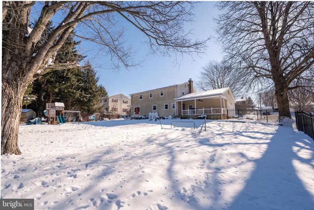 955 LITTLE LEHIGH DR, Emmaus, PA 18049