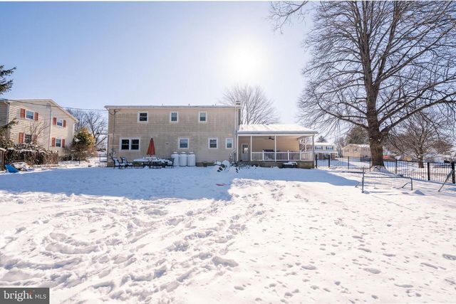 955 LITTLE LEHIGH DR, Emmaus, PA 18049