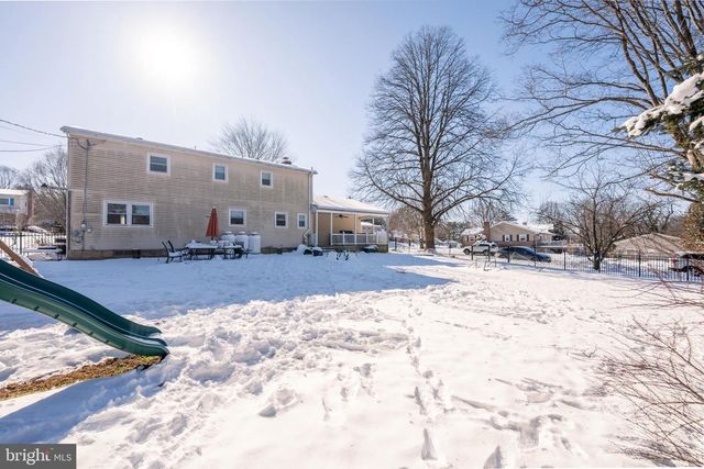 955 LITTLE LEHIGH DR, Emmaus, PA 18049