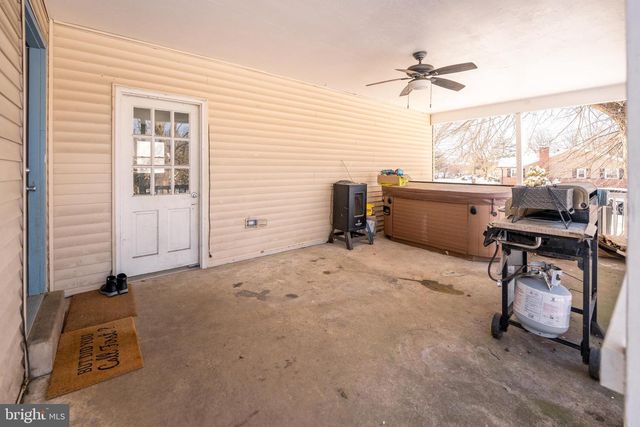 955 LITTLE LEHIGH DR, Emmaus, PA 18049