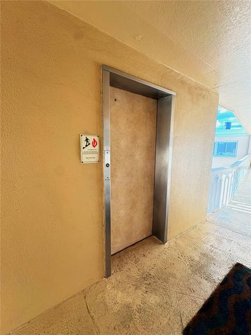 11605 3RD STREET E 306, Treasure Island, FL 33706