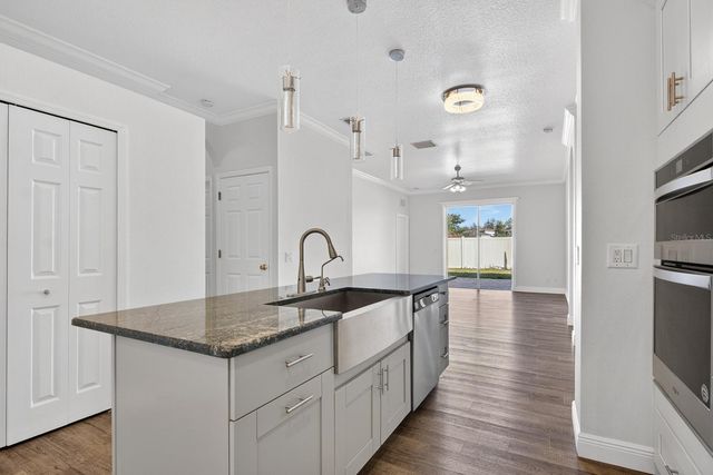 8407 HUNTERS FORK LOOP, Ruskin, FL 33573