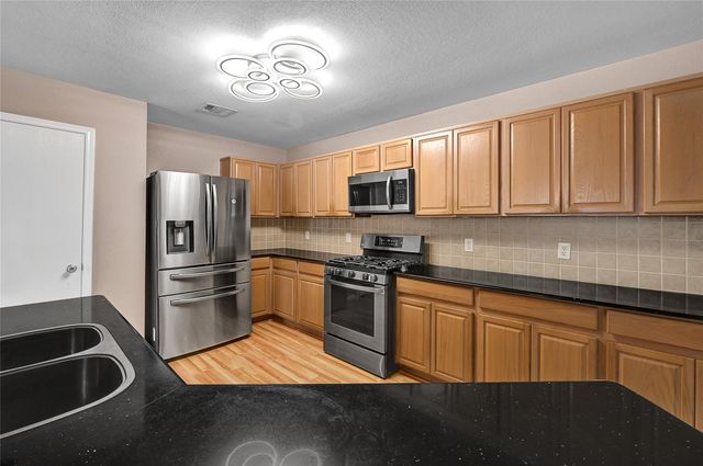 327 Remington Heights Drive, Houston, TX 77073